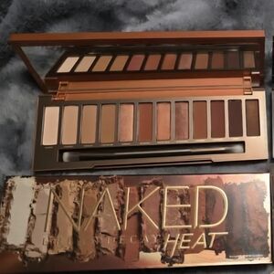 Urban Decay Naked Heat Eyeshadow Palette